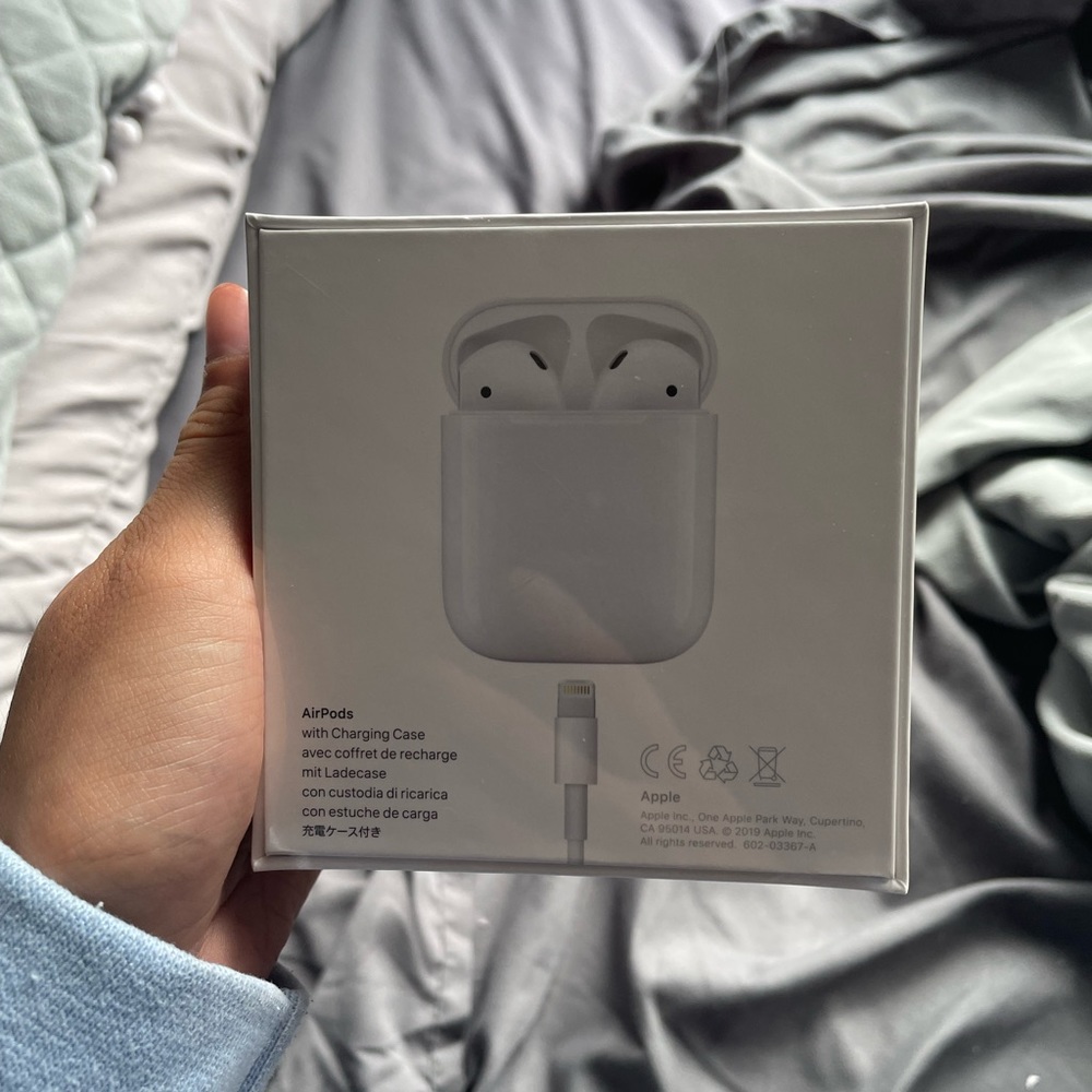 Airpods w/ charging case
